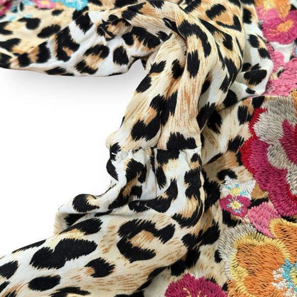 Savanna Jane Leopard Print Floral Embroidered V-Neck Bell Sleeve Tunic Size M - Picture 9 of 11
